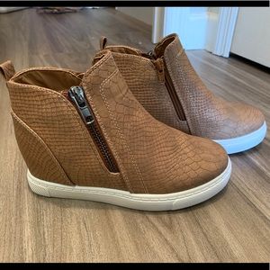 Outwoods Sneaker Wedges NWOB